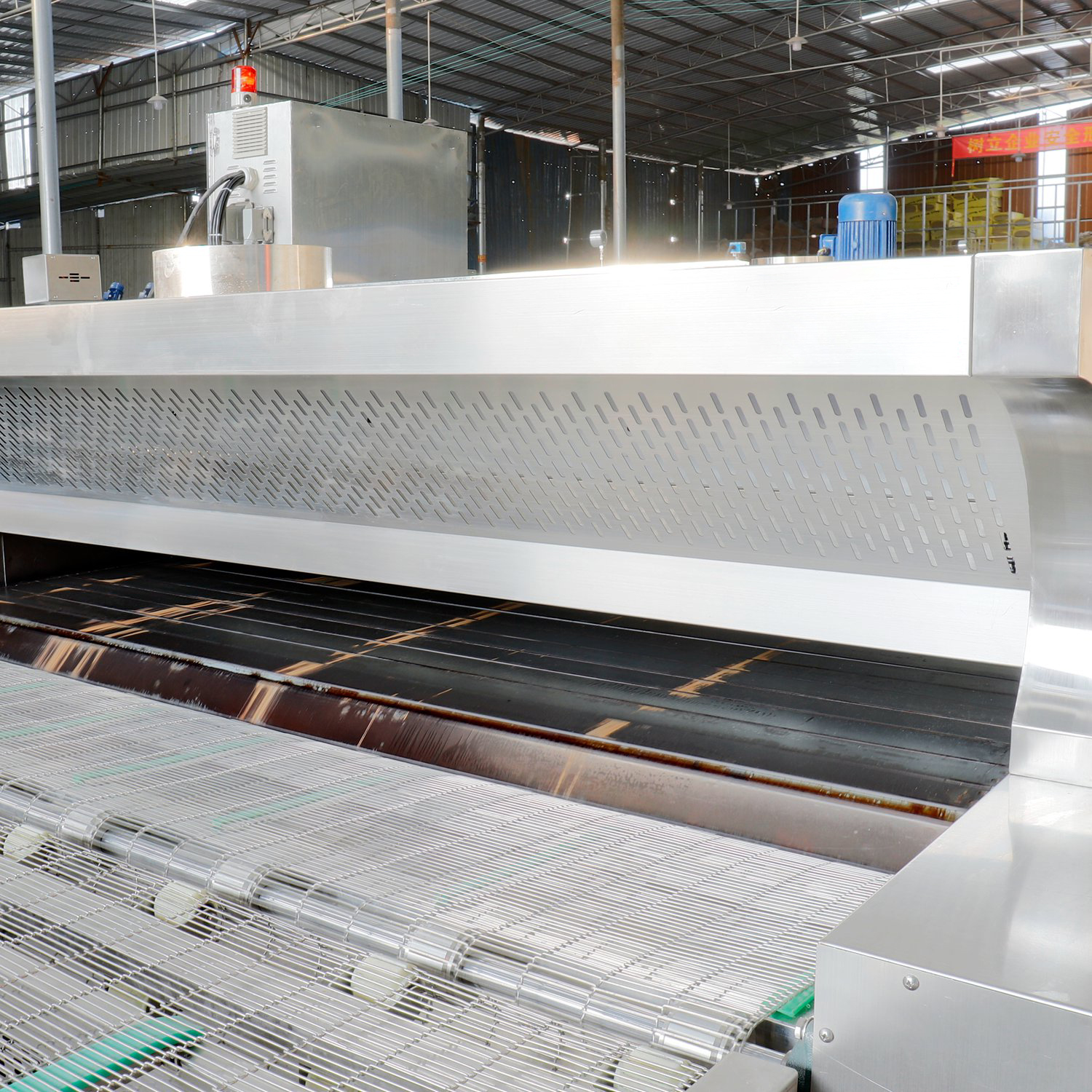 Compact Industrial Tunnel Furnace for Uniform Heating