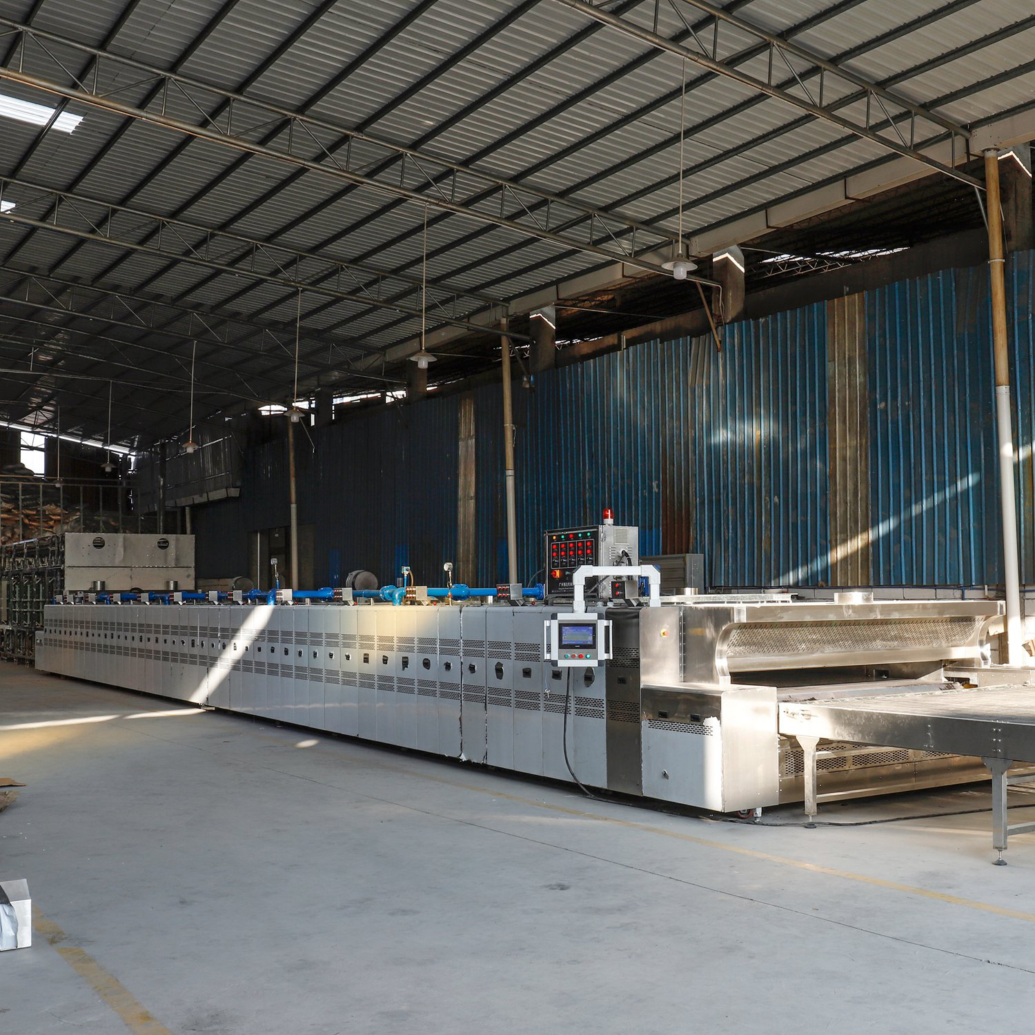 Compact Industrial Tunnel Furnace for Uniform Heating