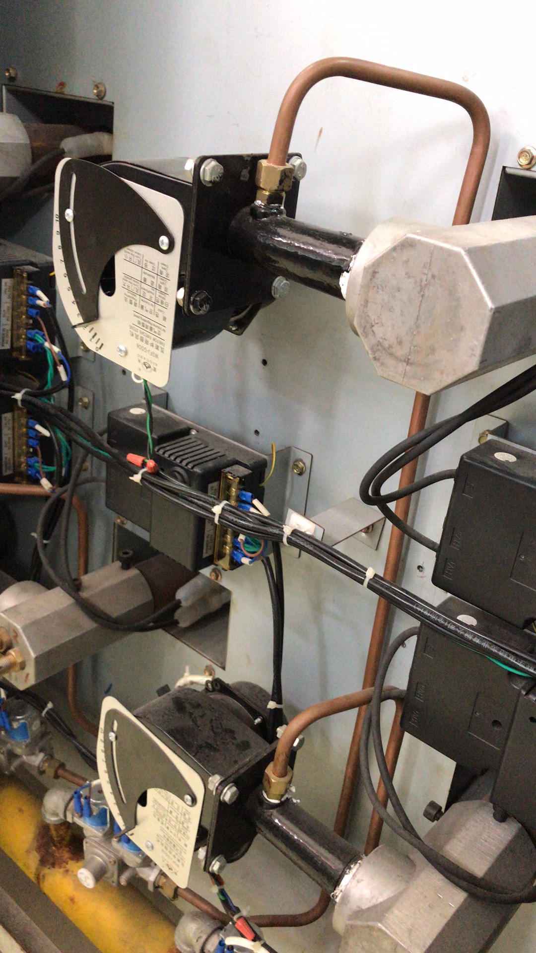 Compact Industrial Tunnel Furnace for Uniform Heating