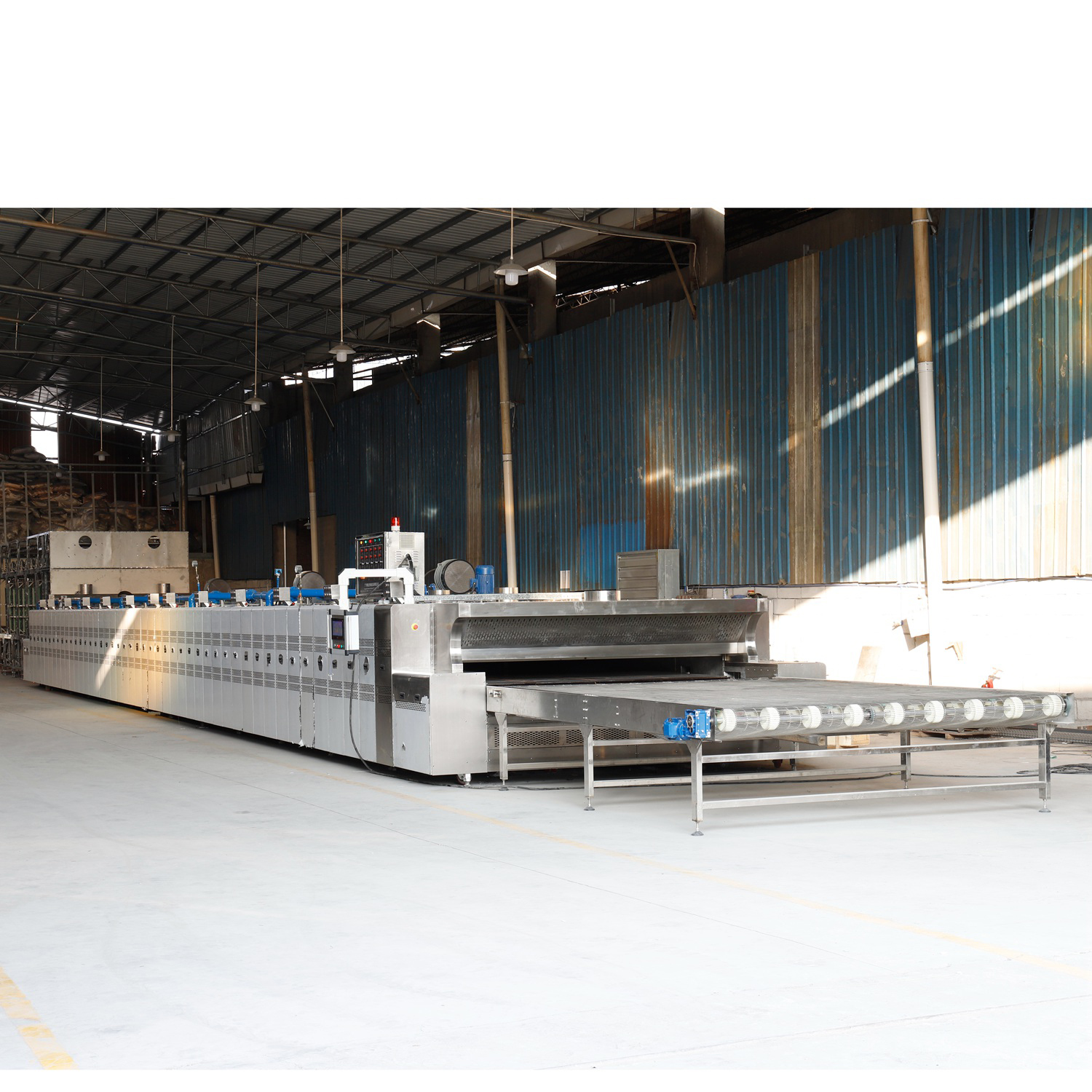 Compact Industrial Tunnel Furnace for Uniform Heating