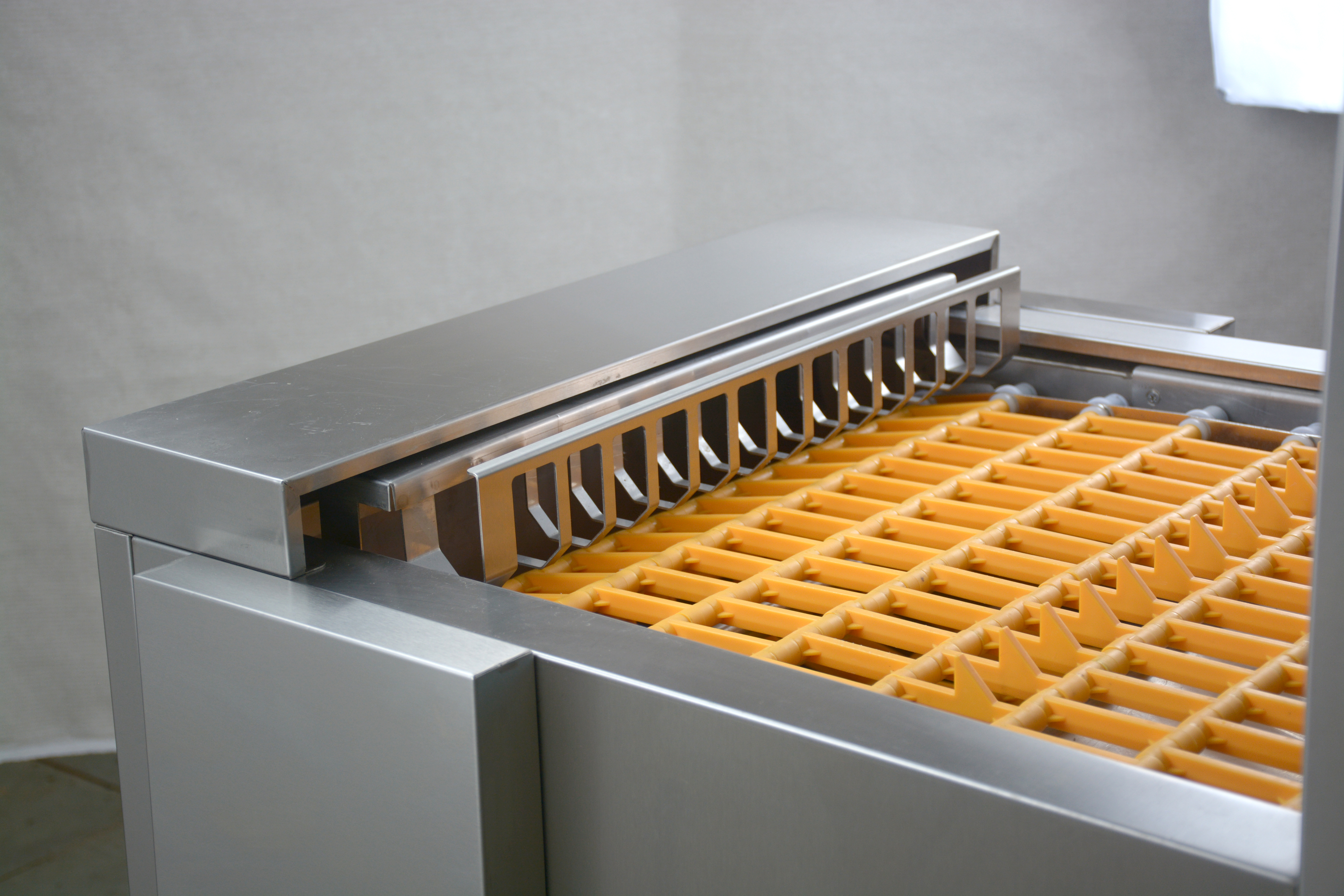 Compact Conveyor Dishwasher